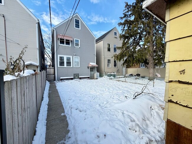 Building Photo - 4351 S Maplewood Ave