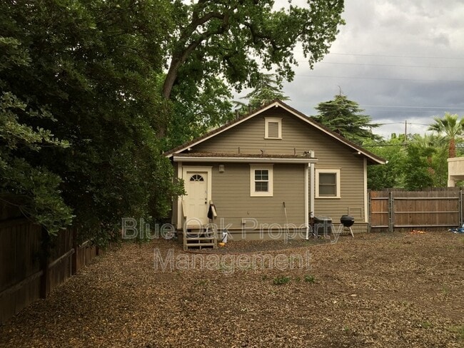 Building Photo - 1510 W 5th St