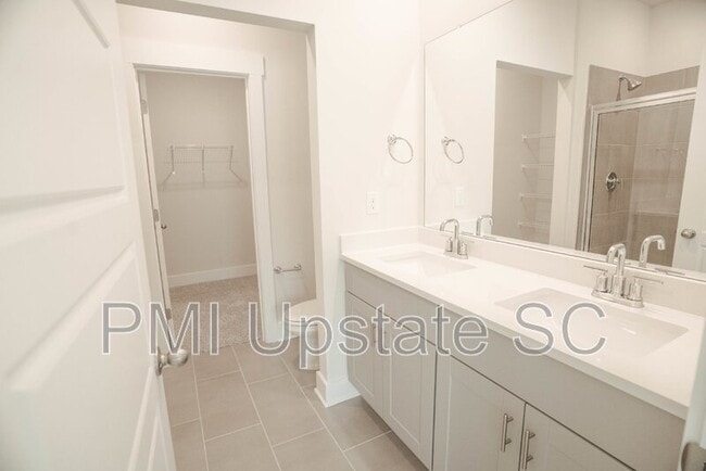 Building Photo - 35 Galley Ln