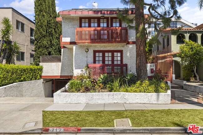 Building Photo - 212 S Hamilton Dr