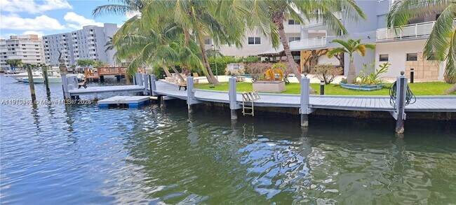 Building Photo - 468 Golden Isles Dr