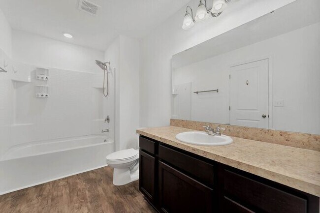 Building Photo - Townhome in Madison Place Davenport