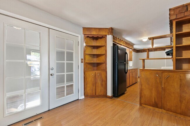 Building Photo - 400 Tedmon Dr