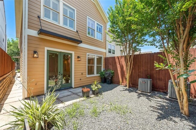 Building Photo - 4408 Dickson St