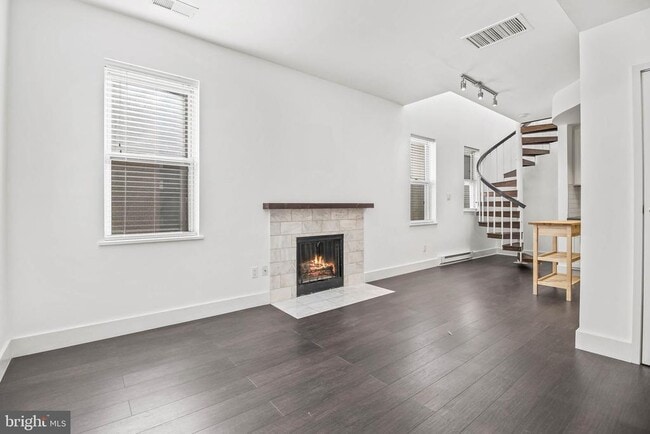 Building Photo - 2114 N St NW