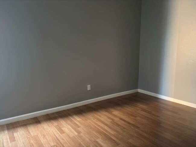 Building Photo - 448 Avon Ave