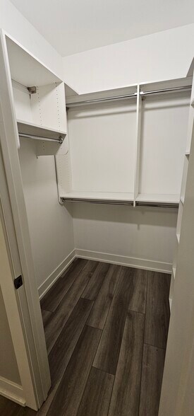 Building Photo - 3929 N Janssen Ave