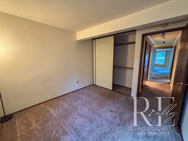 Building Photo - Charming 2-Bedroom, 1-Bath Apartment with ...