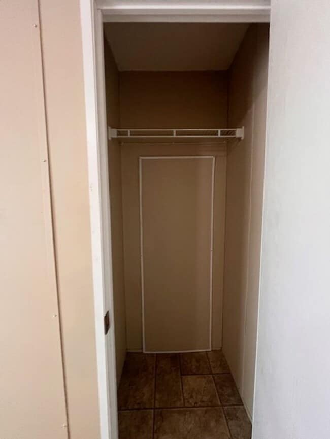 Building Photo - Country setting 2 bedroom home