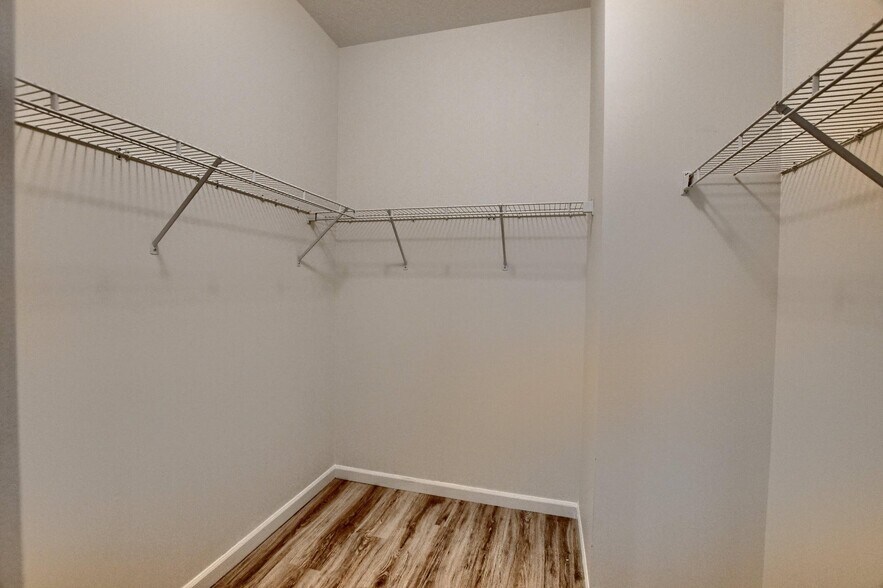 Building Photo - 1225 E Magnolia Cir