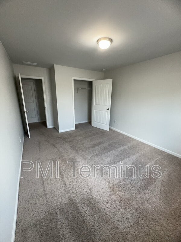 Building Photo - 4637 Blake Lp