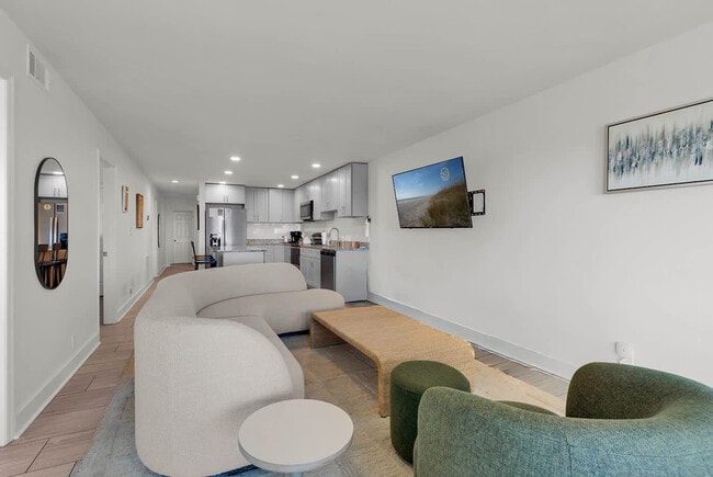 Building Photo - 511 S Ocean Blvd