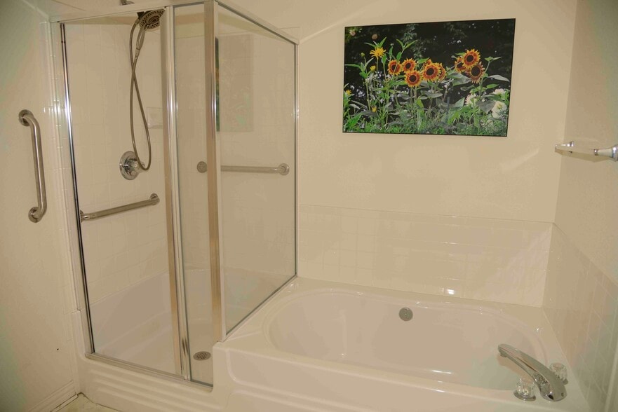 Master Bathroom - 648 S Yarrow St