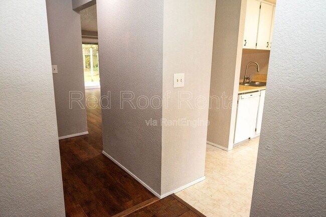 Building Photo - 13702 14th Ave S