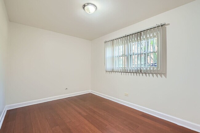 Building Photo - 2067 W Farwell Ave