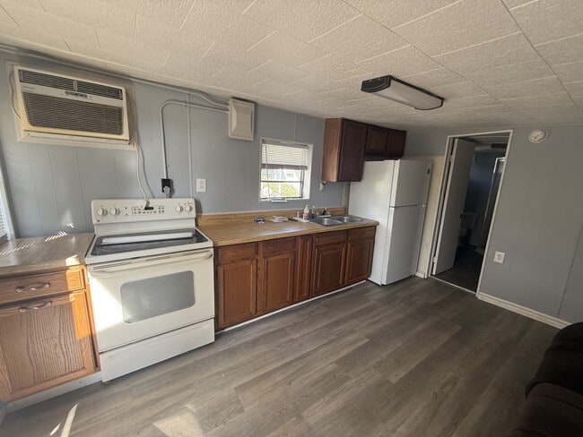 Building Photo - 33424 Shady Acres Rd