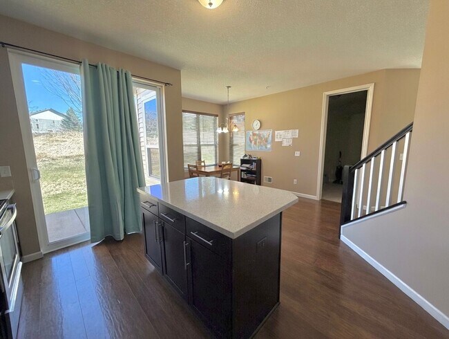 Building Photo - Rare 4 Bedroom End Unit Townhome in The Beautiful Stonemill Farms of Woodbury