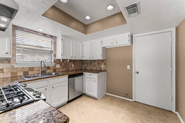 Building Photo - 17219 Camberwell Green Ln