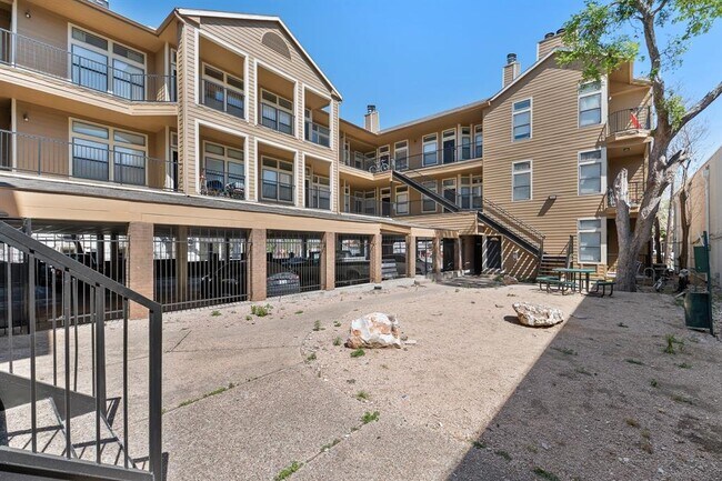 Building Photo - 2802 Nueces St