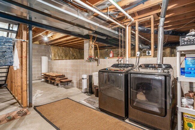 Building Photo - 7179 Fernridge Dr
