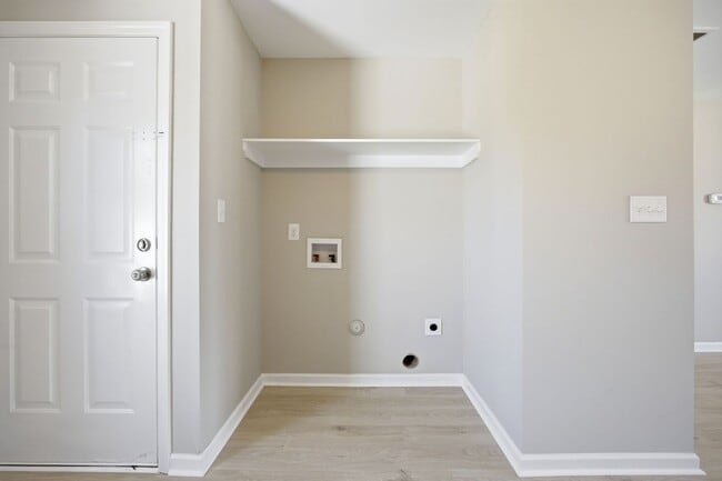Building Photo - Renovated Apartment for rent