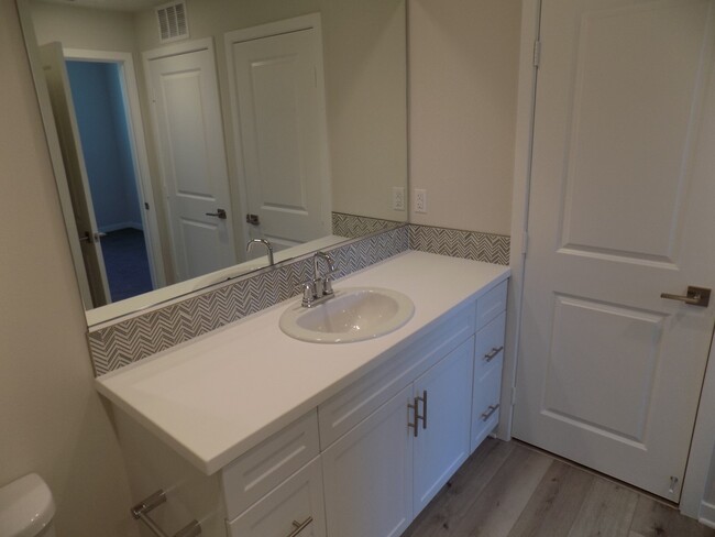 Building Photo - Beautiful 1 Bedroom 1 Bath Condo in Ranch ...