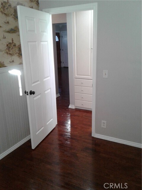 Building Photo - 924 W George St