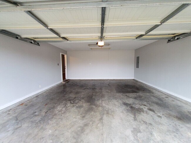 Building Photo - 8898 Rasco Hills Cove
