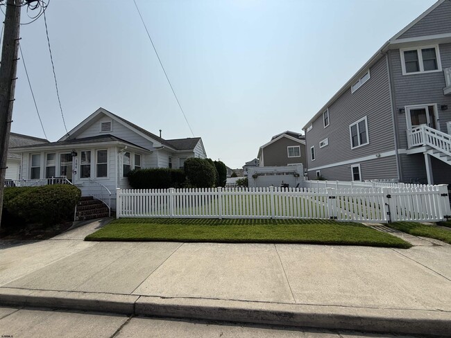 Building Photo - 104 N 35th Ave