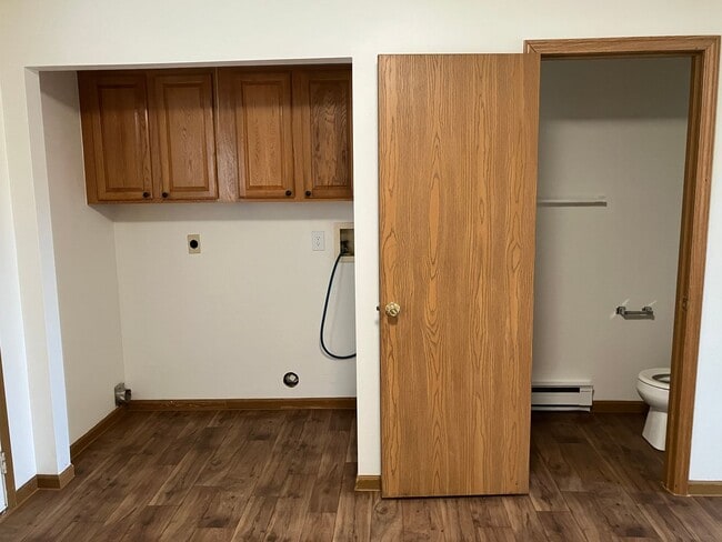 Building Photo - 2 Bedroom Townhome, Quiet Neighborhood!