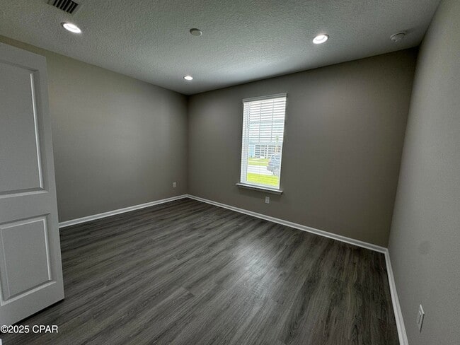 Building Photo - 9022 Parrot Pl