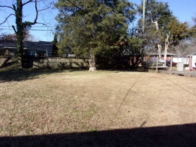 Building Photo - Newly Rennovated