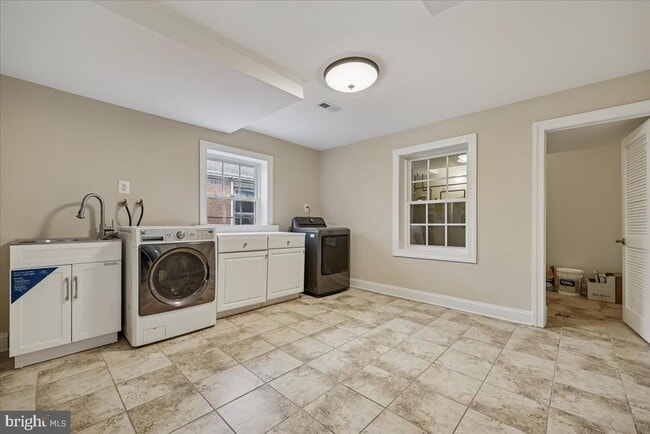 Building Photo - 4902 De Russey Pkwy