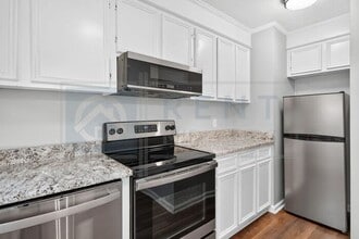 Building Photo - Easy Access to I-77 & Knox Abbott in Cayce!