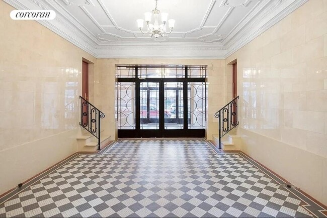 Building Photo - 601 Crown St