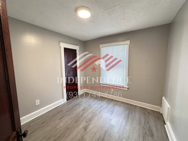 Building Photo - 2720 Dwight Ave