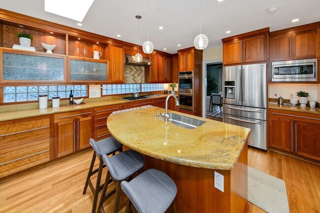 Building Photo - Capitol Hill View Home