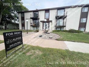 Building Photo - 3900 S. Hawthorne-301