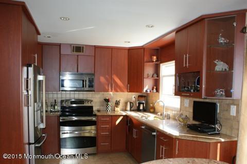 Building Photo - 39 School Rd W