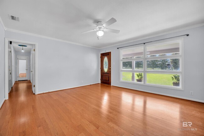 Building Photo - 252 South Dr