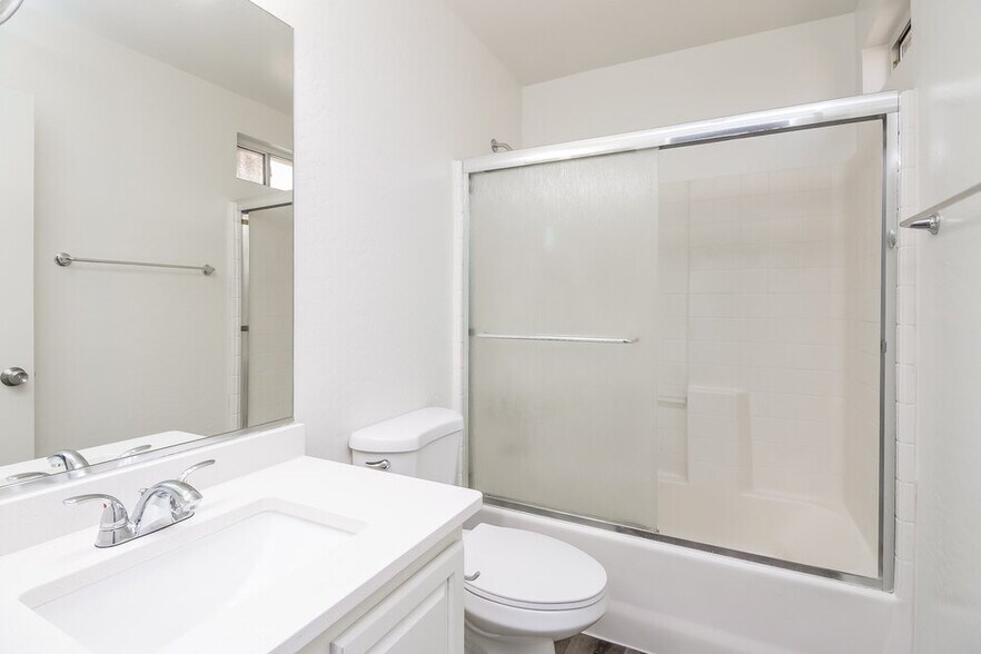 Building Photo - 11834 W Sunnyside Dr