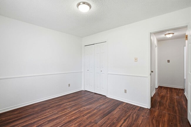 Building Photo - 306 Woodstone Dr