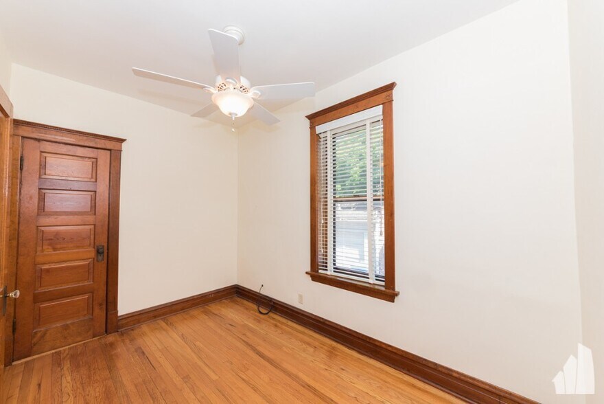 Building Photo - 3710 N Damen Ave