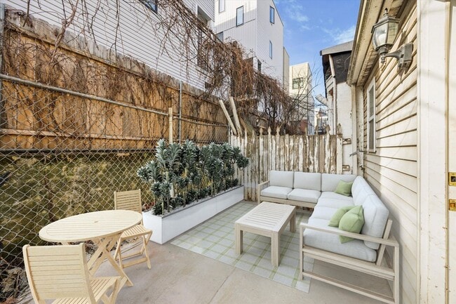 Building Photo - Stunning 4-Bedroom Townhome in the Heart of Francisville! Available NOW! Last Month’s Rent waived...