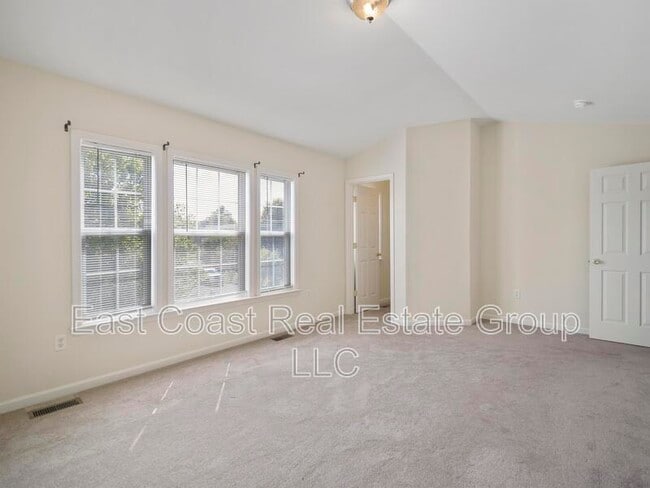 Building Photo - 125 Amelia Dr