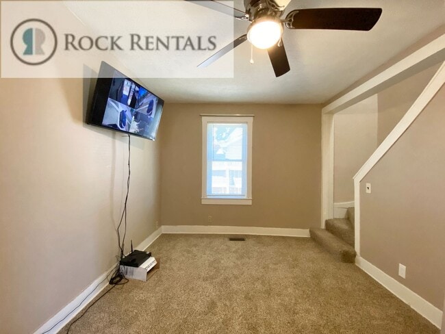 Building Photo - Updated 3 Bed 1 Bath with Small Fenced Backyard