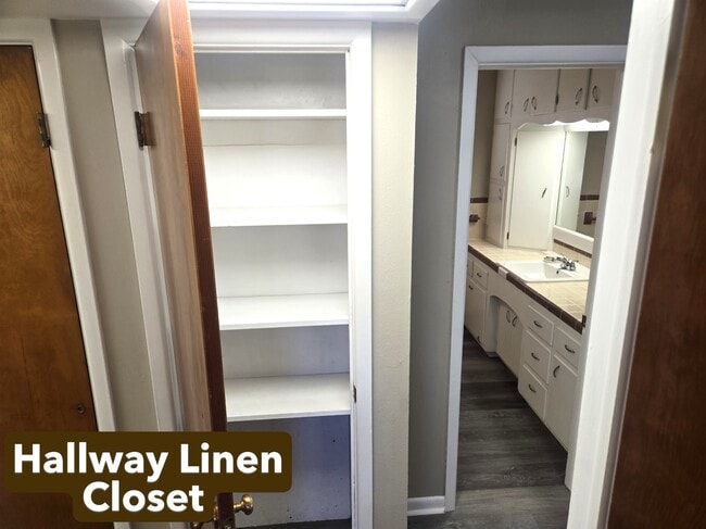 Building Photo - 903 Young St