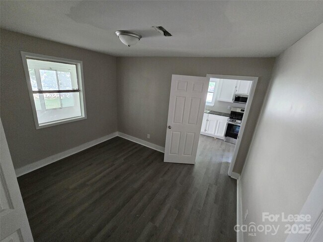 Building Photo - 2720 Englehardt St