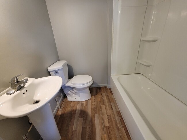 Building Photo - 802 Deleon St