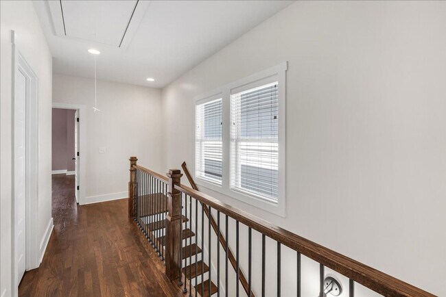 Building Photo - Columbia Avenue Condo